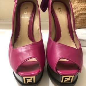 Fendi tie up on the ankle comfortable authentic💯